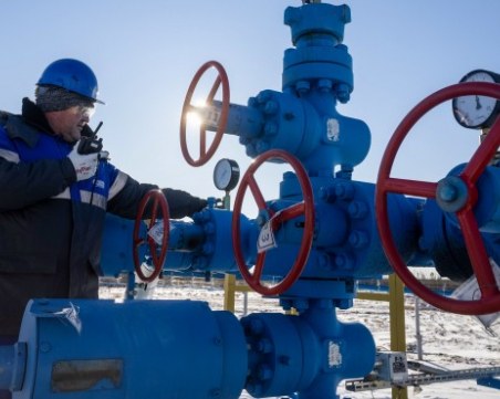 ЕС планира пълен отказ от петрол от Русия до края на годината