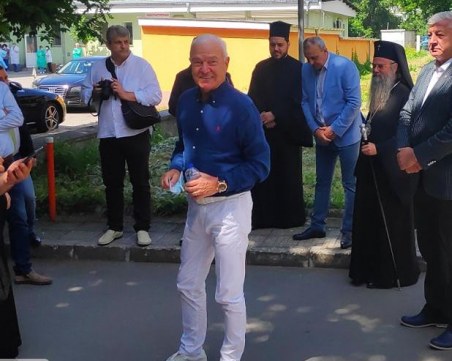 Петър Манджуков: Не се съмнявам, че наше оръжие отива в Украйна