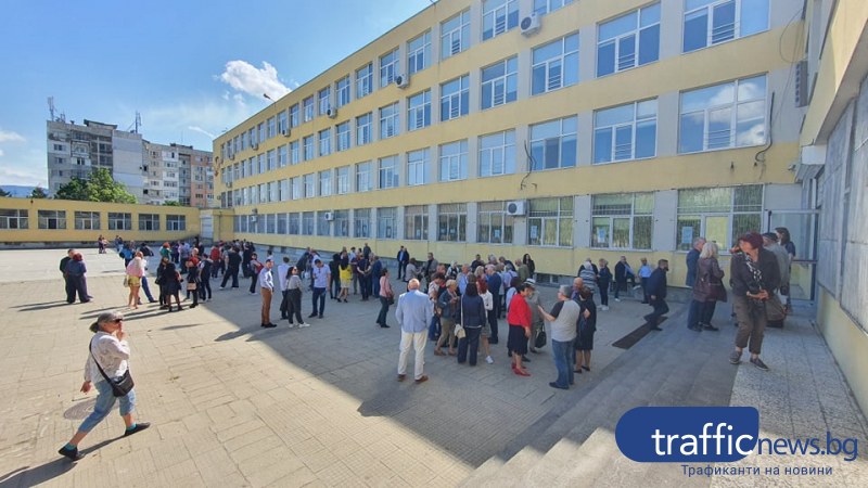 Бивши възпитаници на Математическата в Пловдив отново прекрачиха училищния праг