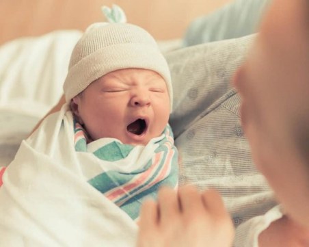 В София средната възраст за раждане на първо дете е 30 години, в Сливен – 22 години