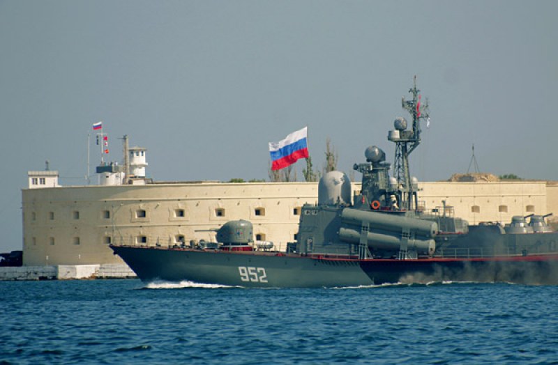 Украйна твърди, че дрон е унищожил два руски патрулни катера