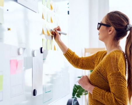 МОН: Близо 72% от учителите са с увеличени заплати още от април