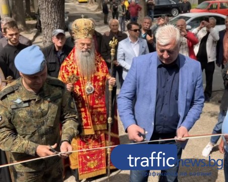 Парашутистите с благодарствени писма към кмета и митрополит Николай