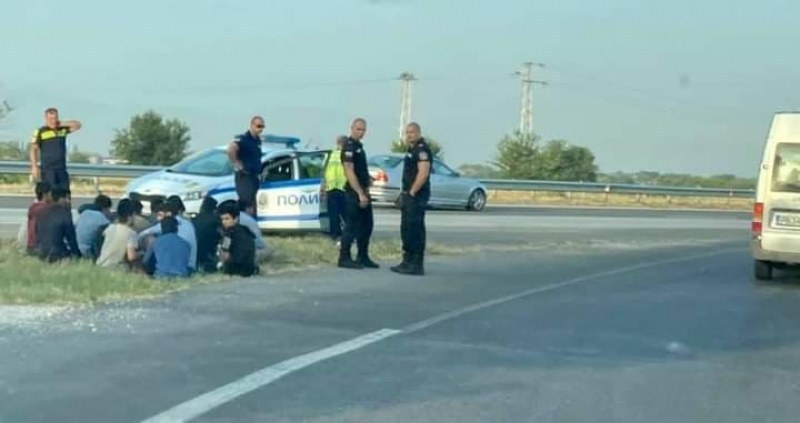 Пловдивската полиция вчера е арестувала 4-ма нелегални мигранти преди село