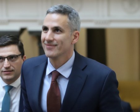 Андрей Гюров: Няма формулировка, че ще пращаме оръжия за Украйна