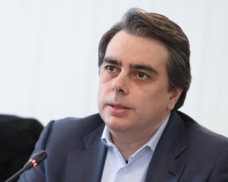 Асен Василев: Ако може, ще поискаме изключение от ембаргото за руски петрол