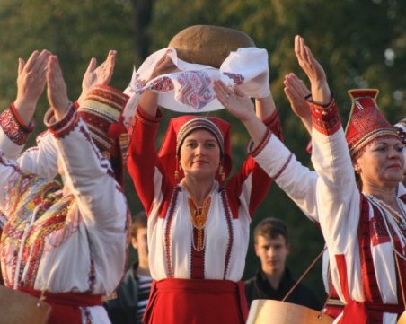 Българите гагаузи чакат с години за българско гражданство, кой ги спира да се върнат към корените си?