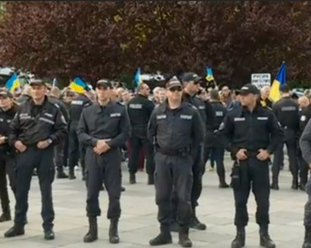 Сблъсъци по време на протест пред Паметника на Съветската армия в София