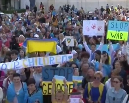 Стотици украинци излязоха на протест в Слънчев бряг