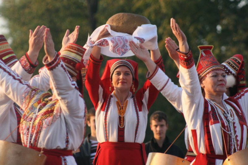 Българите гагаузи чакат с години за българско гражданство, кой ги спира да се върнат към корените си?