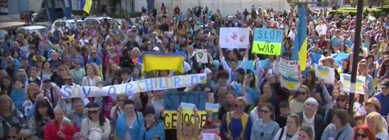 Стотици украинци излязоха на протест в Слънчев бряг