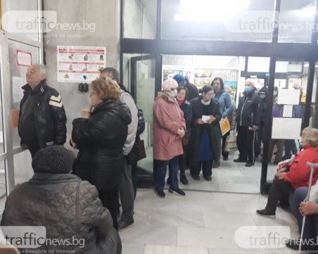 Български пощи изплащат ръчно пенсиите за май, помолиха пенсионерите да спазват организацията