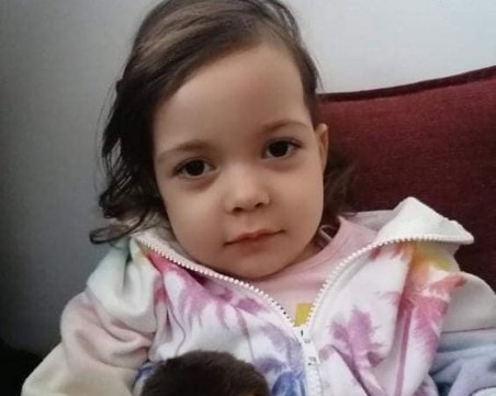 Да помогнем! Малката Бояна от Пловдив страда от рядко заболяване, нуждае се от трансплантация