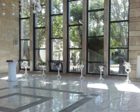 Двама именици казват 