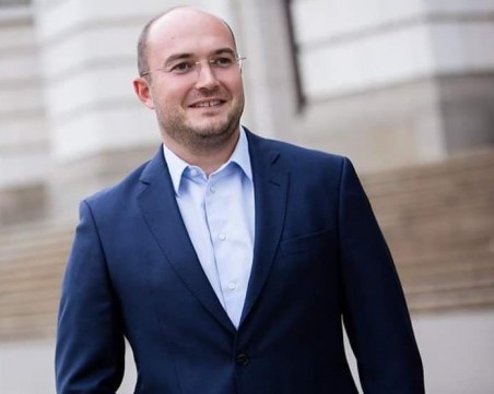 Шефът на СОС: Свалянето на украинското знаме е посегателство срещу демокрацията