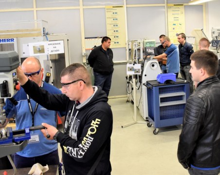 Учебен център в Тракия икономическа зона плаща за да учиш, работата осигурена