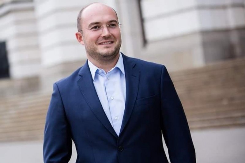 Шефът на СОС: Свалянето на украинското знаме е посегателство срещу демокрацията