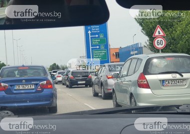 Огромна тапа от автомобили се образува на изхода на Пловдив