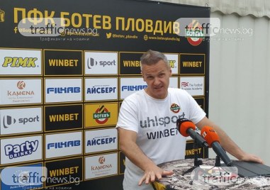 Треньорът на Ботев Пловдив Азрудин Валентич беше доста емоционален след