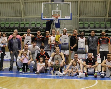 Феноменален Академик не остави шансове на Балкан и върна серията в Ботевград