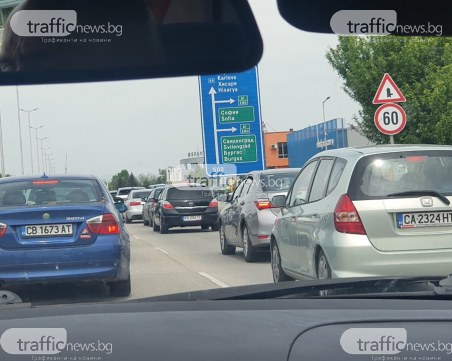 Огромна тапа на изхода на Пловдив! Нашенци се юрнаха да пътуват за дългия уикенд