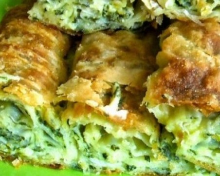 Вкусна пролетна баница с рукола и лапад