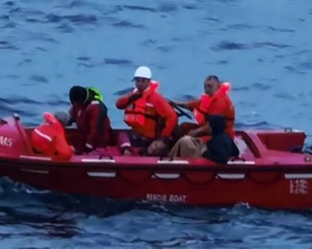 Български моряци спасиха трима души в Адриатическо море