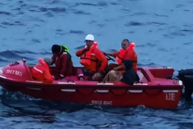 Български моряци спасиха трима души в Адриатическо море