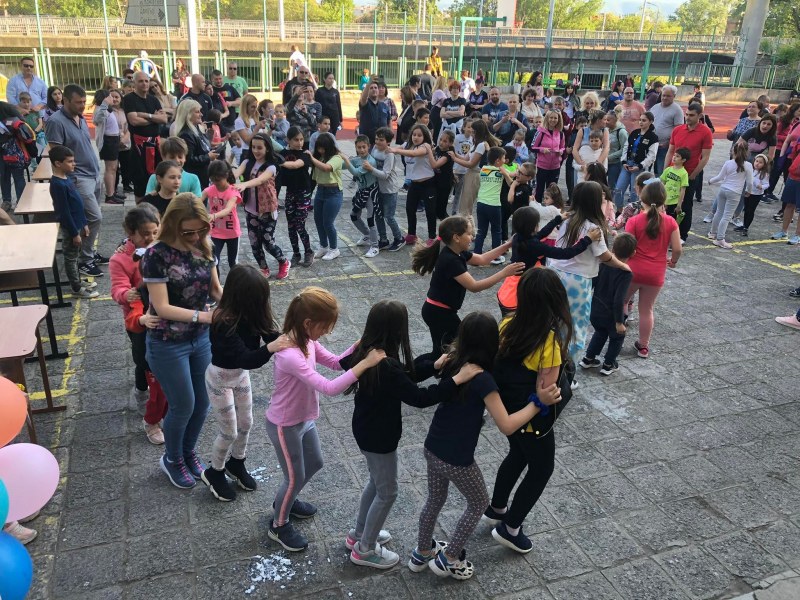 Деца и родители учиха за здравословното хранене с игри в училище в Пловдив