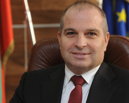Гроздан Караджов: Няма да подам оставка, въвеждането на тол таксите остава