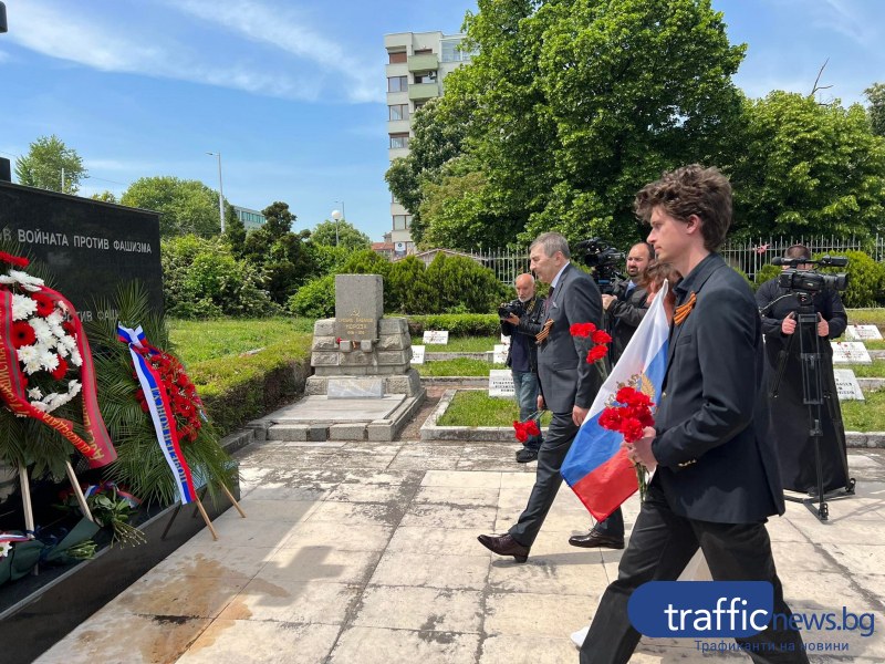Местните социалисти положиха венци на руските военни гробища за 9 май