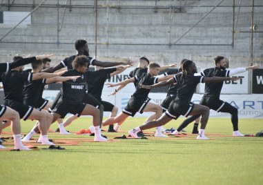 Йога практика с цел подобряване на възстановяването направиха футболистите на