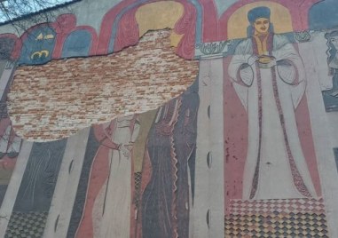 Община Пловдив ще започне аварийно укрепване на сграфитото Захарий Зограф