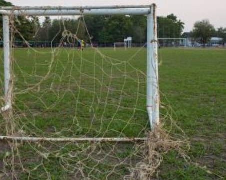 16-годишно момче почина на игрище в Долна баня