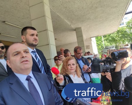 Без вина Гроздан Караджов се извини на строителите, но кой предизвика хаоса в Пловдив?