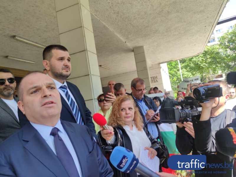 Без вина Гроздан Караджов се извини на строителите, но кой предизвика хаоса в Пловдив?