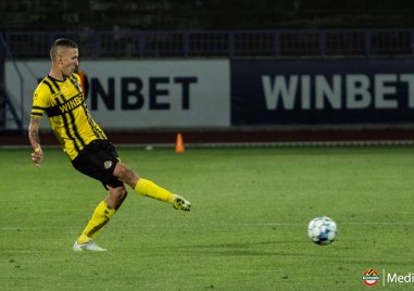 Ботев Пловдив се раздели с футболиста Петър Вуцов Двете страни