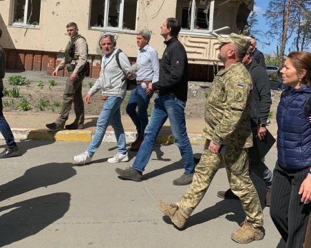 Нидерландски министър се скри в бомбоубежище в Киев