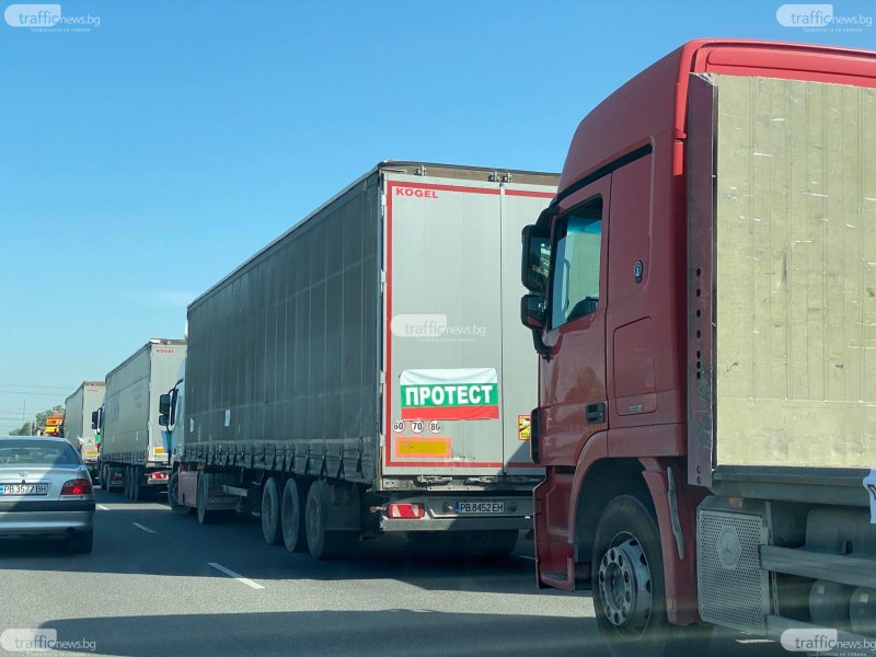 Въпреки че от протестния щаб на превозвачите снощи съобщиха, че