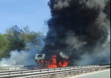 Камион е избухнал в пламъци на АМ Тракия Инцидентът е