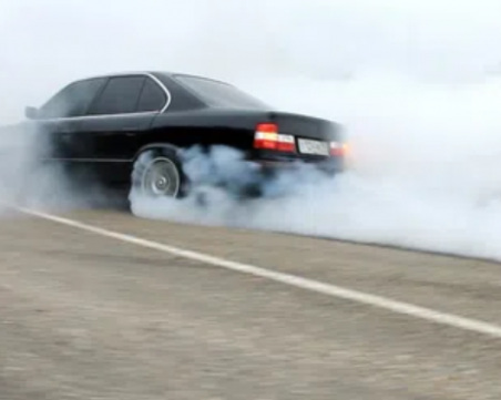 Абитуриенти останаха без шофьорски книжки след дрифтене