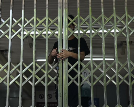 Пекин затвори над 90 метростанции заради COVID-19