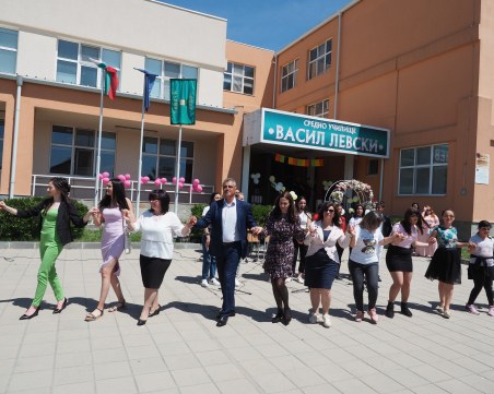 С емоционално тържество СУ 