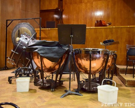 Седем години сага: История за престъпната безстопанственост и разпада на Концертна зала