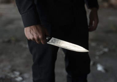 Млад мъж беше намушкан с нож в центъра на Казанлък