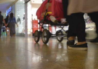 Непълнолетна е заподозряна за кражби от два магазина в Пловдив
