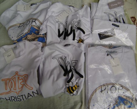 Над 200 реплики на маркови дрехи откриха в дома на асеновградчанин