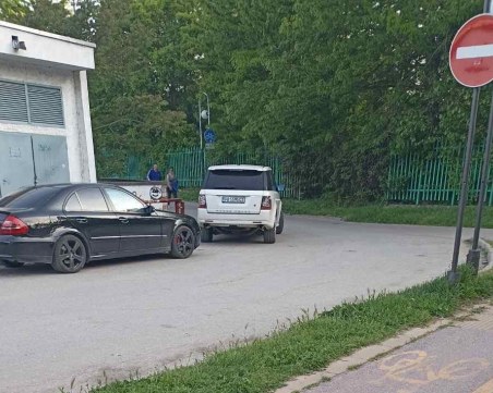 Шофьори продължават да пренебрегват забранителен знак на Гребната, а глоби няма