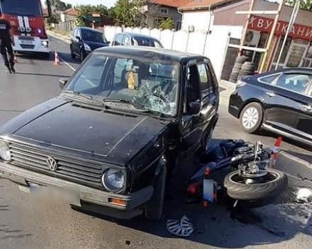 Тежка катастрофа с моторист на Карловско шосе, образува се голямо задръстване