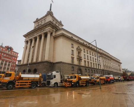 Заради редовните протести: Преупредиха община София, че вече няма кой да произвежда жълти павета